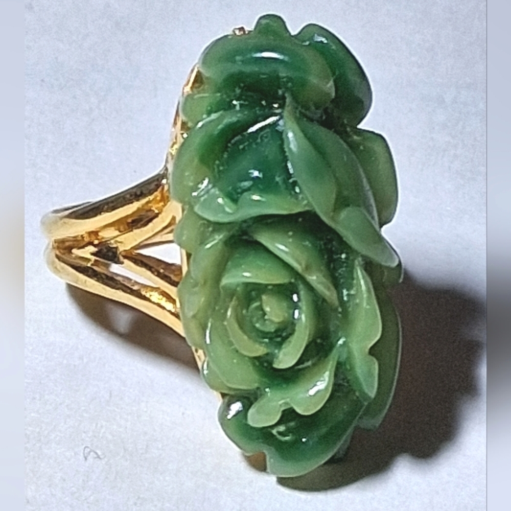 * Vintage Crown Trifari Big Green Faux Jade Flower Gold Tone Ring